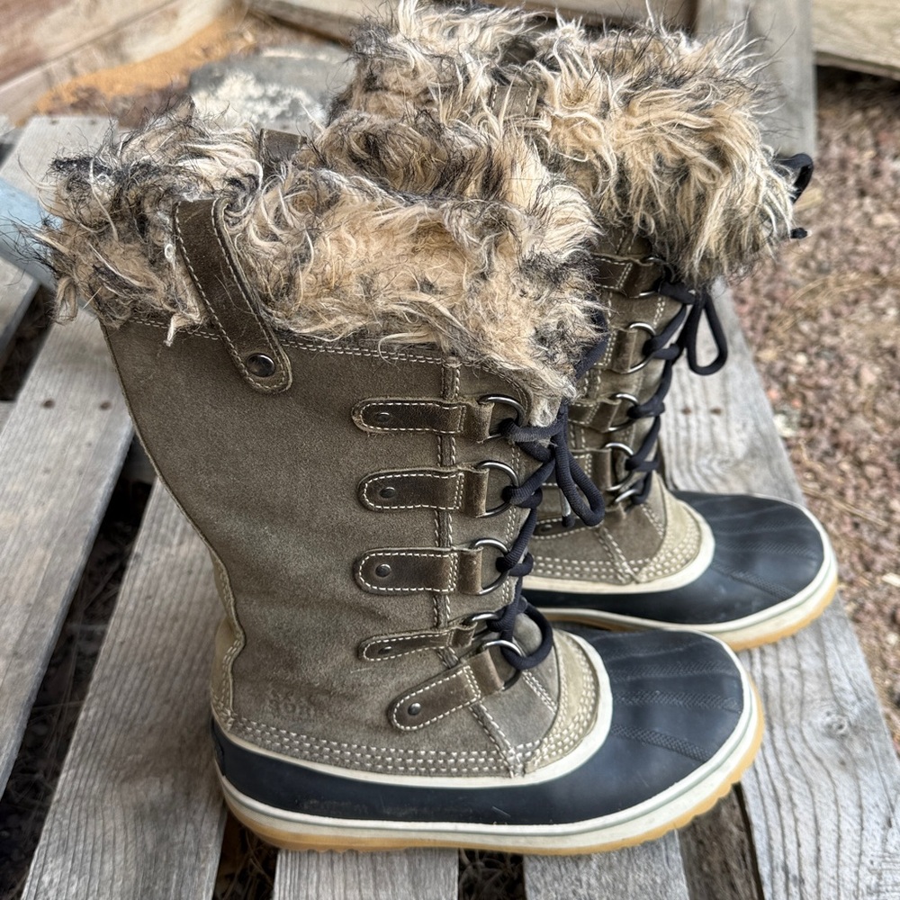 Sorel Joan of Arctic Boots Olive